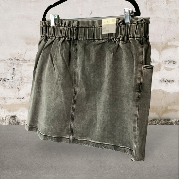 NWT Black Tape_ Zoe High Rise Black Denim Skirt Size 18 - Picture 8 of 10
